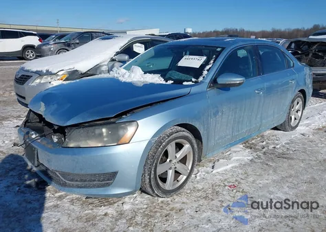 2012 Volkswagen Passat 2.5L Se z USA, uszkodzony, nr VIN 1VWBP7A36CC012434